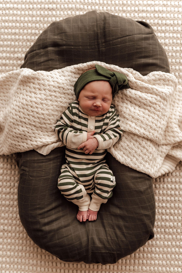 OLIVE TOPKNOT